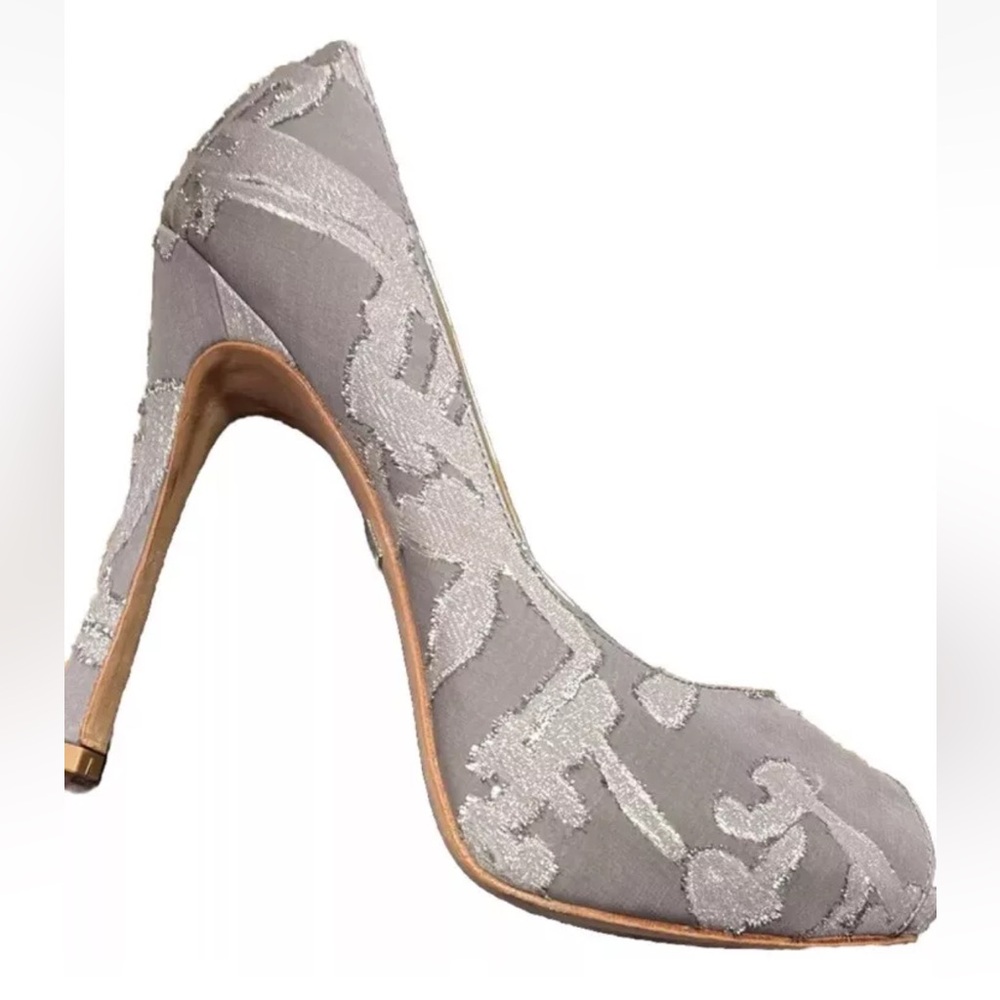 Badgley Mischka GRAY PUMPS FORMAL Satin Silver Glitter Peep-toe 8.5 M, STILETTOS